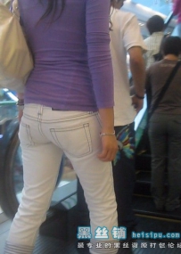 穿白色七分裤的成熟少妇逛商场，臀部很丰满【AVI/119M/3部】黑丝铺出品